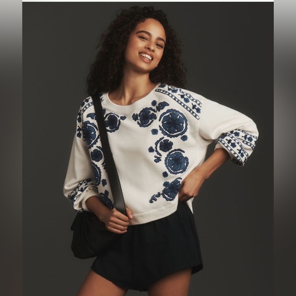 Anthropologie cream colored sweatshirt, size small with navy blue appliqué - Picture 12 of 14